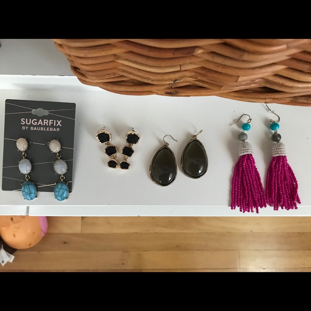 LOT  4 pairs of earrings. New to excellent